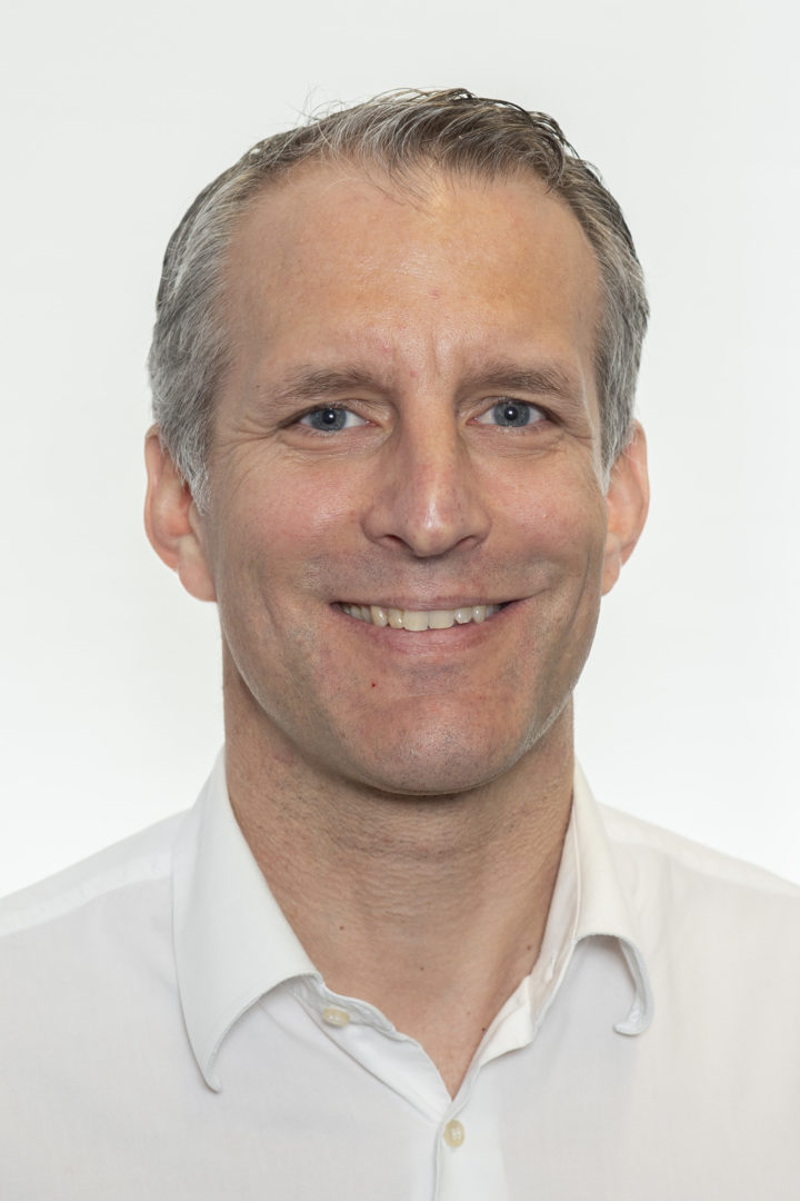 Dr. Manuel Becher
