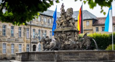 Der Markgrafenbunnen vor dem Neuen Schloss - auch hier sind Bayreuther Geheimnisse zu finden.