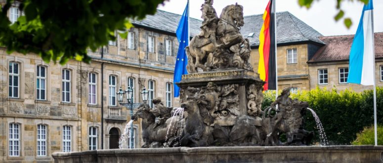 Der Markgrafenbunnen vor dem Neuen Schloss - auch hier sind Bayreuther Geheimnisse zu finden.