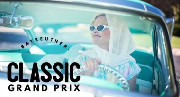 Dame im Oldtimer - Werbebild für CGP