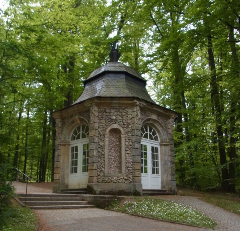 Park der Eremitage im Frühling