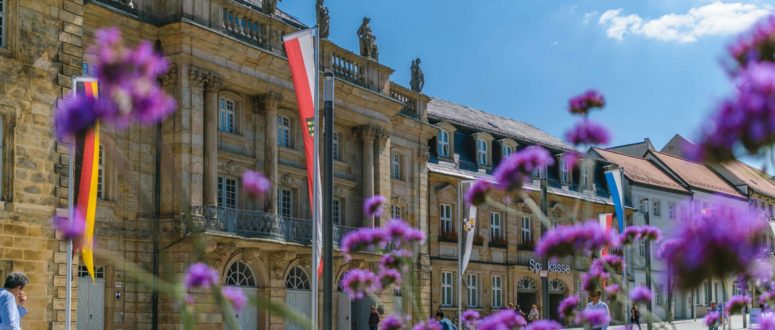 Opernhaus von außen - Kultur