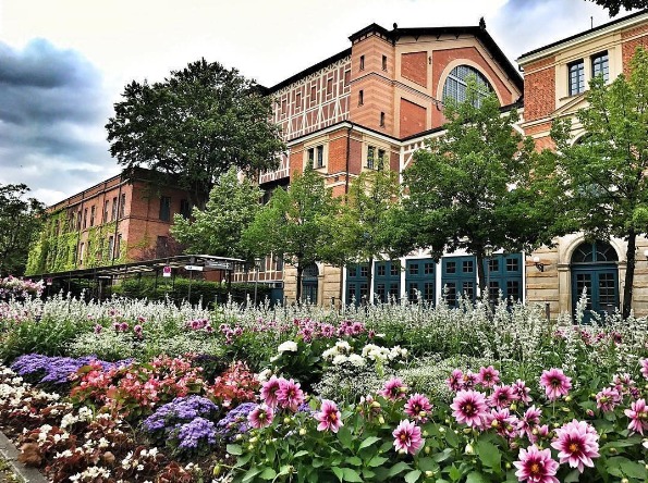 Das Festspielhaus von außen