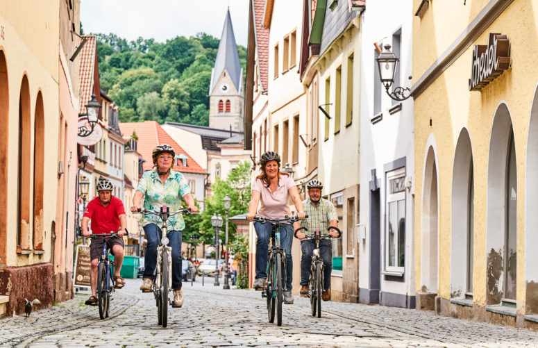 Fahrradtruppe fährt durch die Altstadt Kulmbach 