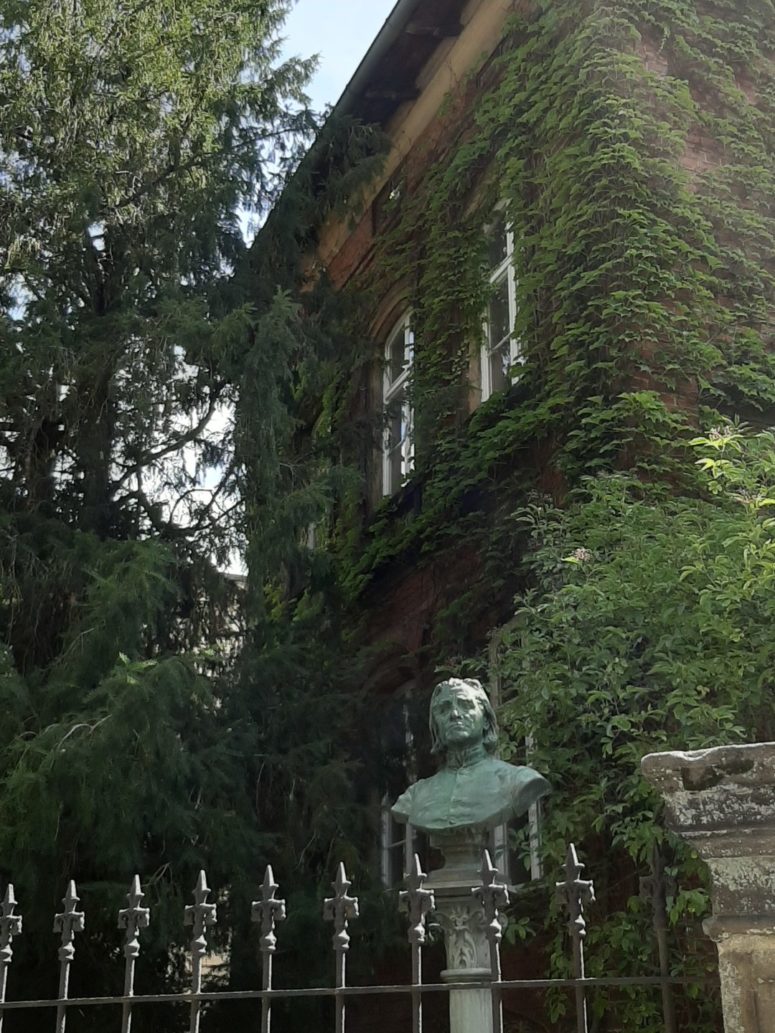 Statue vor dem Franz-Liszt Museum