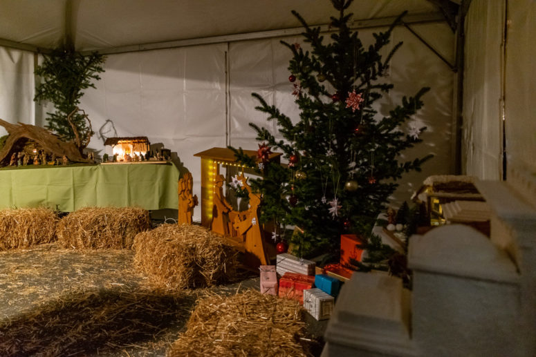 Krippe am Weihnachtsmarkt