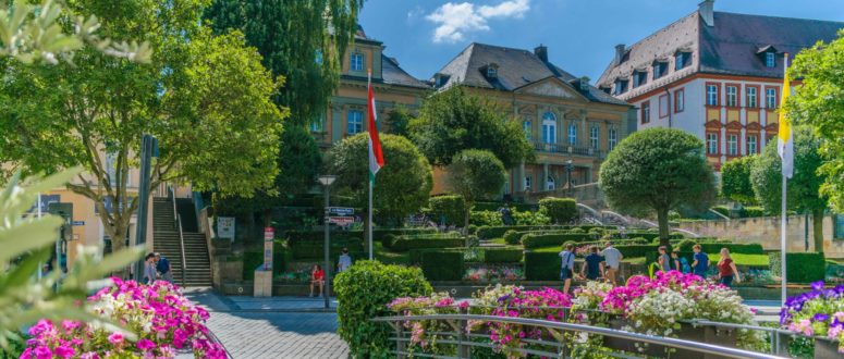 Schlossterrassen mit Blick auf Gontardhäuser und Altes Schloss (c) Bayreuth Marketing & Tourismus GmbH, Meike Kratzer