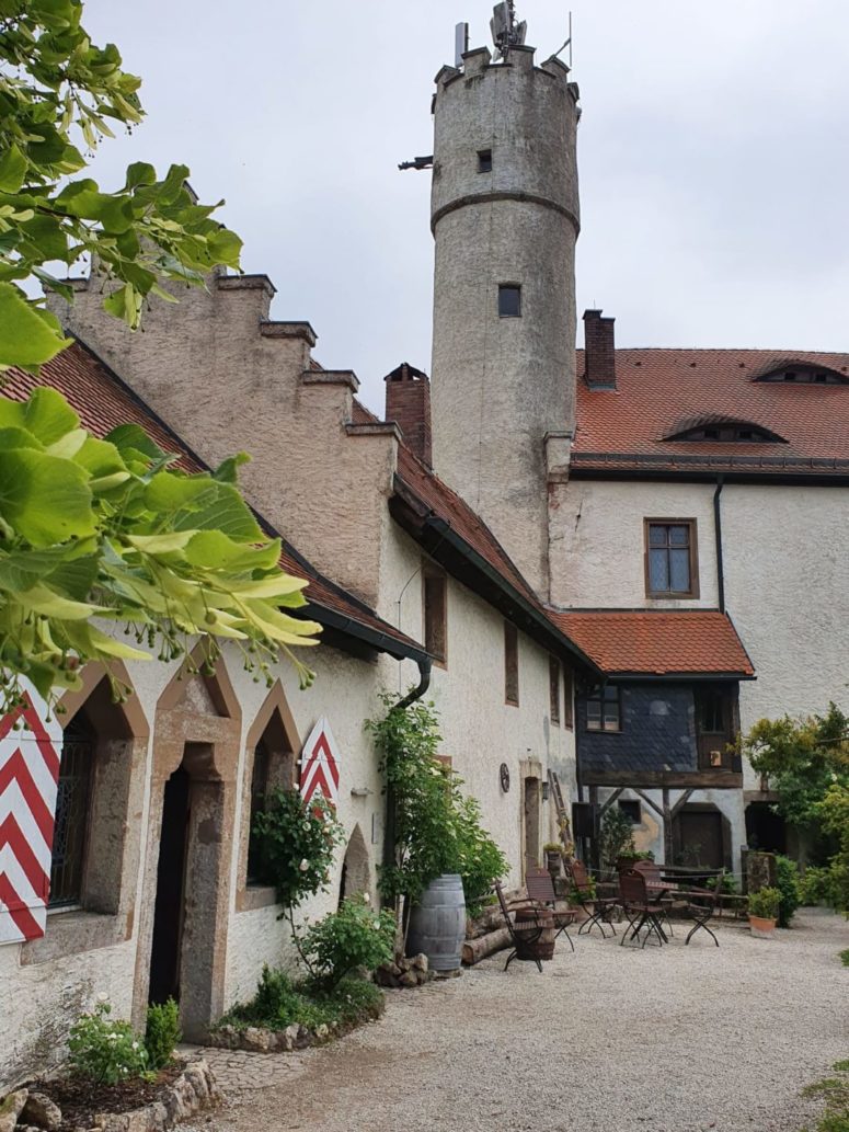 Der Innenhof der Burg Gößweinstein in der Fränkischen Schweiz (c) Frank Nicklas