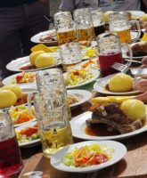 Held Bräu im Biergarten mit Schäufele und Klöß (c) Vilma Winter