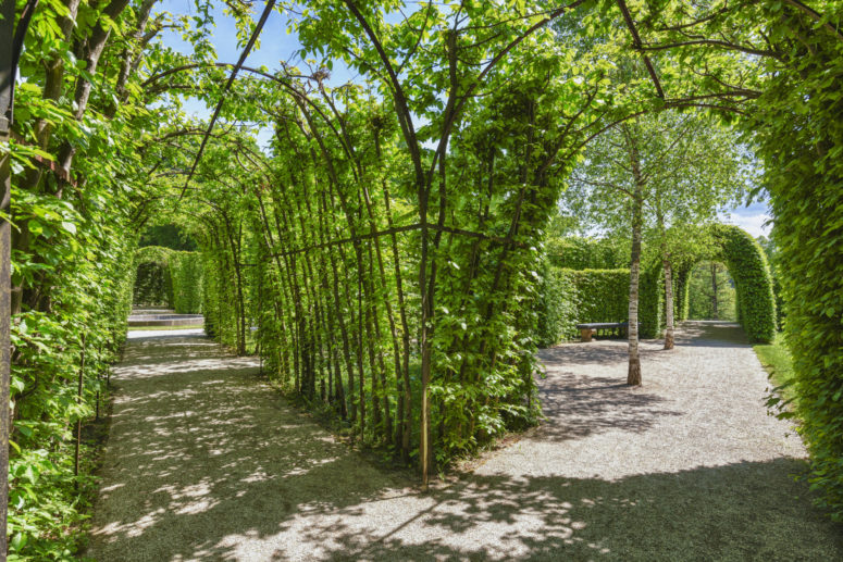 Ein Labyrinth aus Laubengängen am Schloss Fantasisie