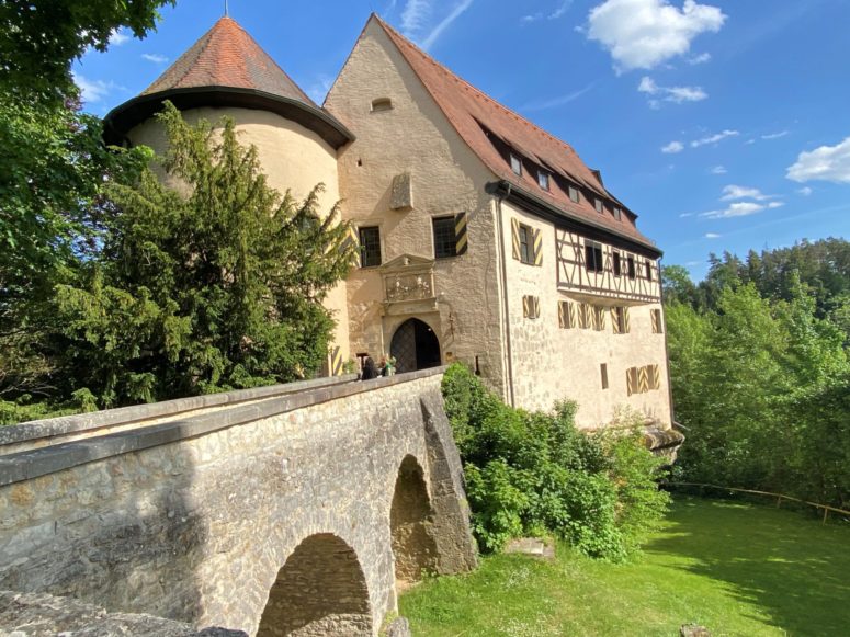 Die Burg Rabenstein, Blick auf das Burgtor