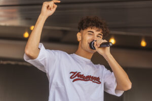 DSDS-Halbfinalist Daniele Puccia singt auf der Bühne