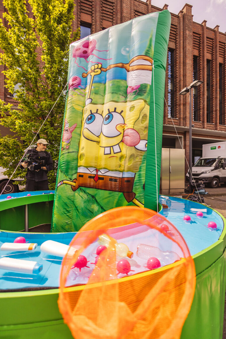 SpongeBob Schwammkopf spielerisches Säubern der Meere