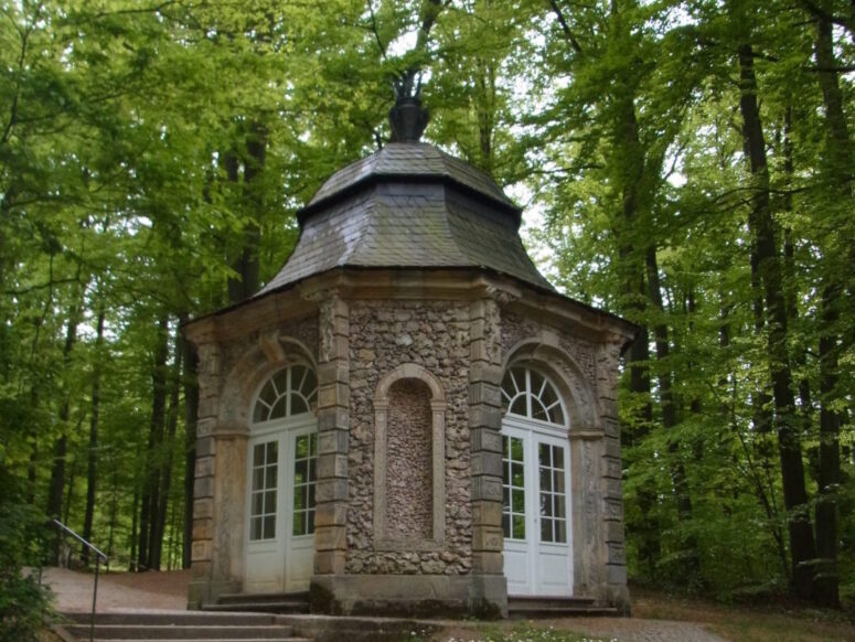 Park der Eremitage im Frühling