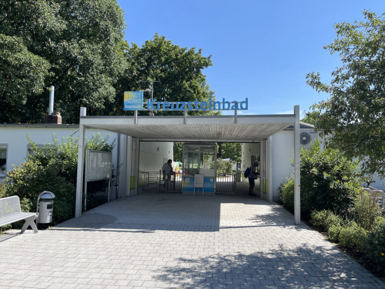 Kreuzsteinbad Bayreuth Eingangsbereich