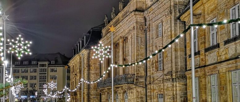 Opernhaus Bayreuth an Weihnachten im Winter