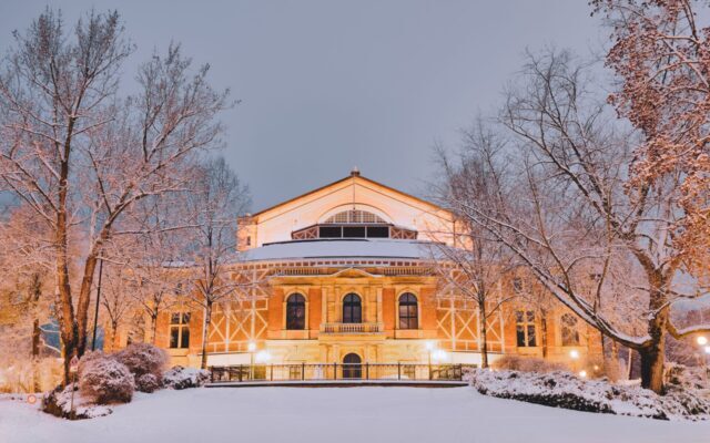 festspielhaus-im-winter-c-mikhail-butovskiy-2-kleiner