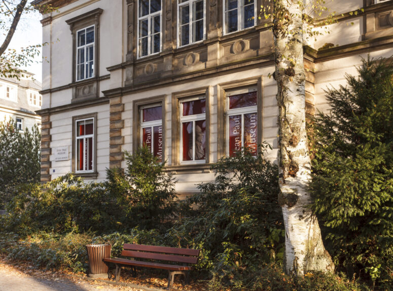 Blick von außen auf das Jean-Paul-Museum der Stadt Bayreuth