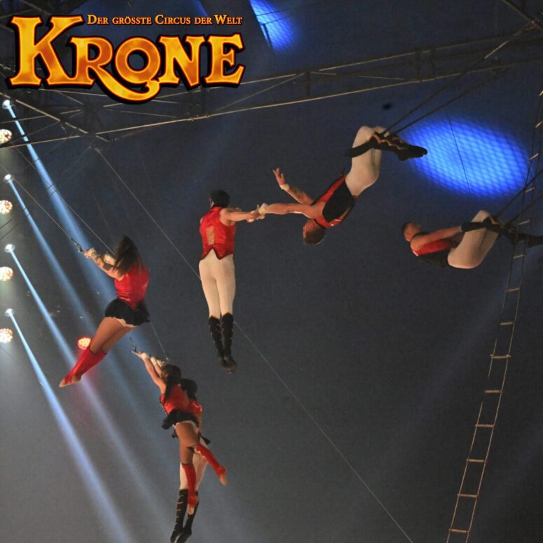 Circus Krone Bayreuth 2025 Farbenspiel Gold Edition Trapez Akrobaten