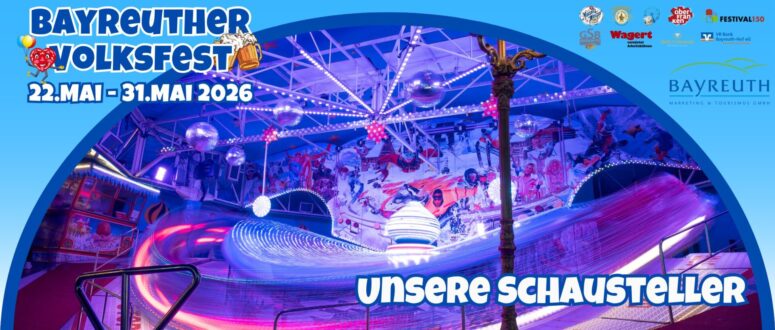 Ein lebhaftes Volksfest-Fahrgeschäft mit bunten Lichtern dreht sich nachts unter einem blauen Bogen und wirbt für das Bayreuther Volksfest vom 22. bis 31. Mai 2026. Oben und unten sind deutsche Texte und Sponsorenlogos zu sehen.