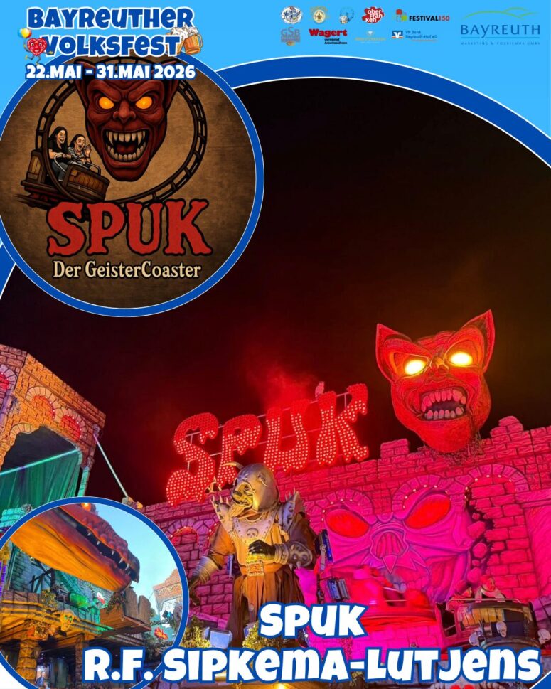 Ein hell erleuchtetes Fahrgeschäft namens Spuk, das von einem talentierten Schausteller betrieben wird, bietet auf dem Bayreuther Volksfest 2026 eine Spukhausfassade mit gruseliger roter Beleuchtung, großen Monstergesichtern und auffälligen Schildern.