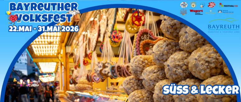 Bunter Messestand des Bayreuther Volksfest Schaustellers, der auf dem Bayreuther Volksfest Lebkuchen in Herzform und Popcorntüten verkauft. Veranstaltungstermine: 22. Mai - 31. Mai 2026 mit "Süß & Lecker" auf einer blauen Fahne.