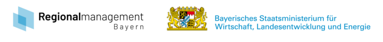 Logos des Regionalmanagements Bayern und des Bayerischen Staatsministeriums für Wirtschaft, Landesentwicklung und Energie, dazwischen das bayerische Wappen - als Hinweis auf die Förderung von Kultur und Kleinkunst in Bayern.