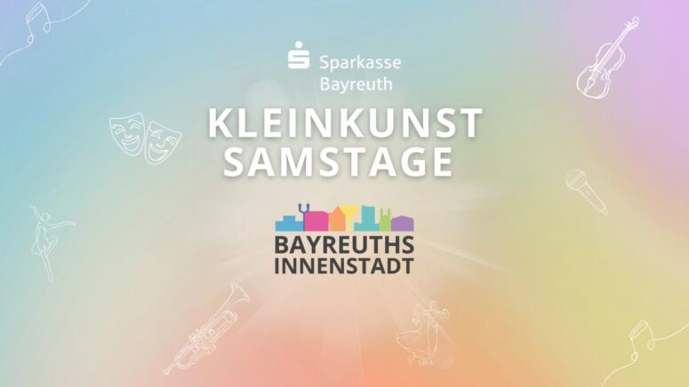 Hintergrund mit Farbverlauf, Logos und Illustrationen von Musikinstrumenten, einer Tänzerin, Komödien-/Tragödienmasken, die die lebendige Kleinkunstszene hervorheben. Der Text lautet: Sparkasse Bayreuth KLEINKUNST SAMSTAGE BAYREUTHS INNENSTADT.