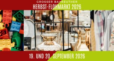 Bunte LEGO-Steine, dekorative Vasen und verschiedene aufgehängte Kleidungsstücke bilden die Kulisse für den Bayreuther Flohmarkt und werben für den GROSSEN BAYREUTHER HERBST-FLOHMARKT 2026, der für den 19. und 20. September geplant ist. Oben sind Logos und Veranstaltungsdetails zu sehen.