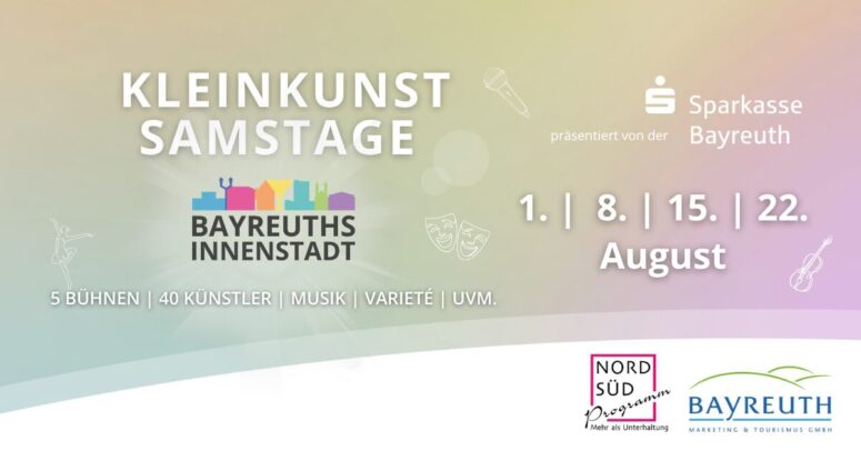 Veranstaltungsplakat für die „Kleinkunst-Samstage in der Innenstadt von Bayreuth“ mit den Terminen im August sowie den Logos der Sponsoren und Veranstalter, farbenfrohen Symbolen und Informationen zu Bühnen, Künstlern, Musik und Varietévorstellungen.