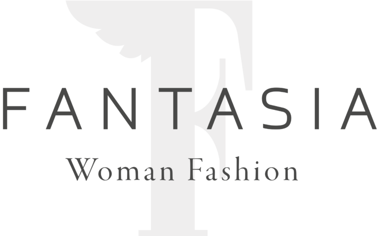 Logo für „FANTASIA Woman Fashion“ in grauer Schrift mit einem großen, blassen Buchstaben „F“ und einem Flügelmotiv im Hintergrund.