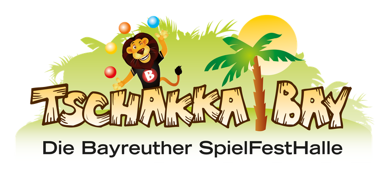 Ein Cartoon-Löwe jongliert mit Bällen in der Nähe einer Palme und der Sonne; darüber steht in fetten Buchstaben „TSCHAKKA BAY“, darunter „Die Bayreuther SpielFestHalle“ sowie eine spielerische Anspielung auf den Geist der TOGGO-Tour.