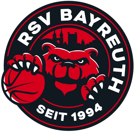 Ein roter Bär, der einen Basketball hält, im Hintergrund die Skyline einer Stadt. Der Text rund um den Kreis lautet oben „RSV BAYREUTH“ und unten „SEIT 1994“ und zelebriert die Begeisterung rund um die TOGGO-Tour.